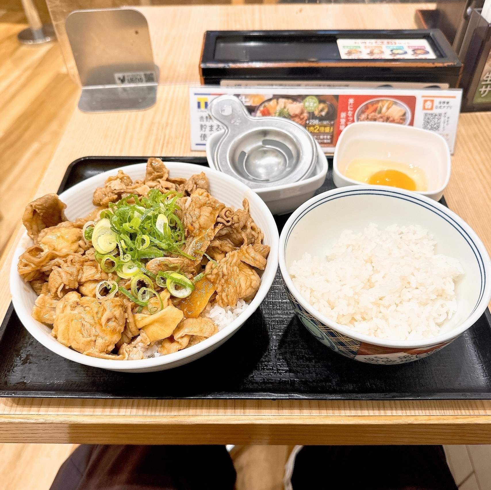 吉野家のビールがすすむガッツリ飯「スタミナ超特盛丼」