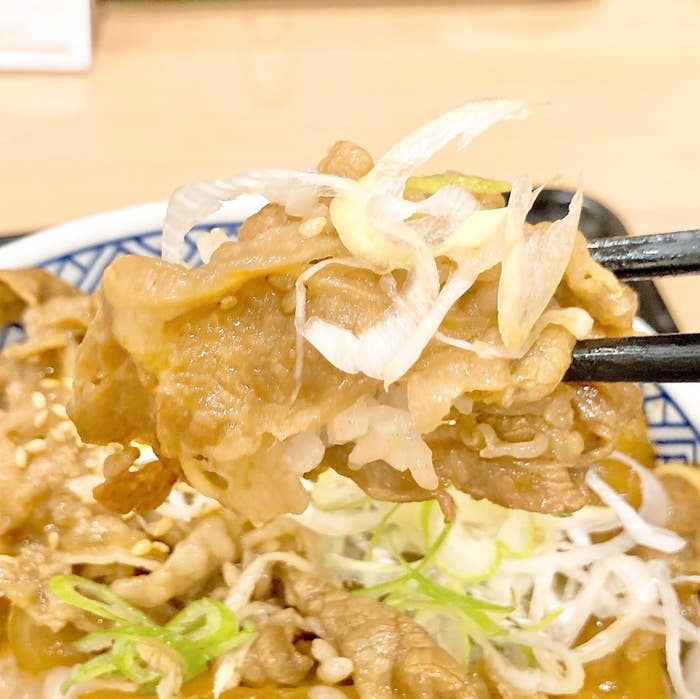 吉野家のビールがすすむガッツリ飯「牛焼肉丼」