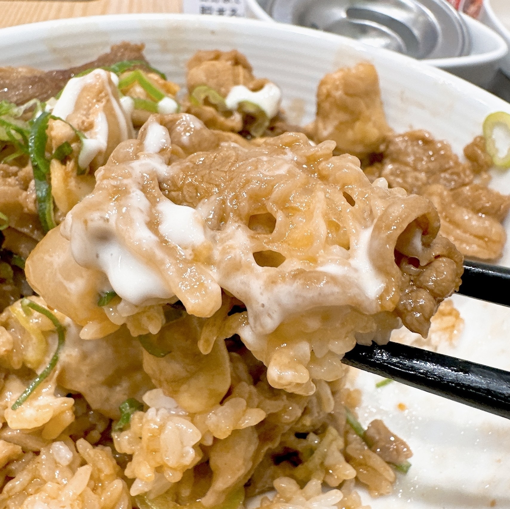 吉野家のビールがすすむガッツリ飯「スタミナ超特盛丼」
