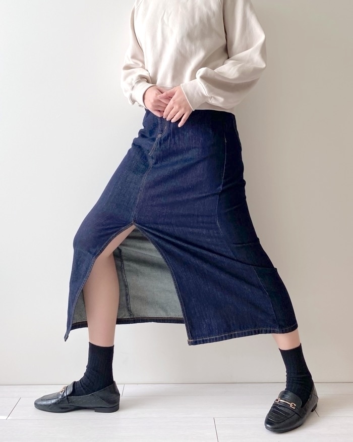 GU（ジーユー）のおすすめスカート「デニムフロントスリットロングスカート（丈標準86.0～93.0cm）」