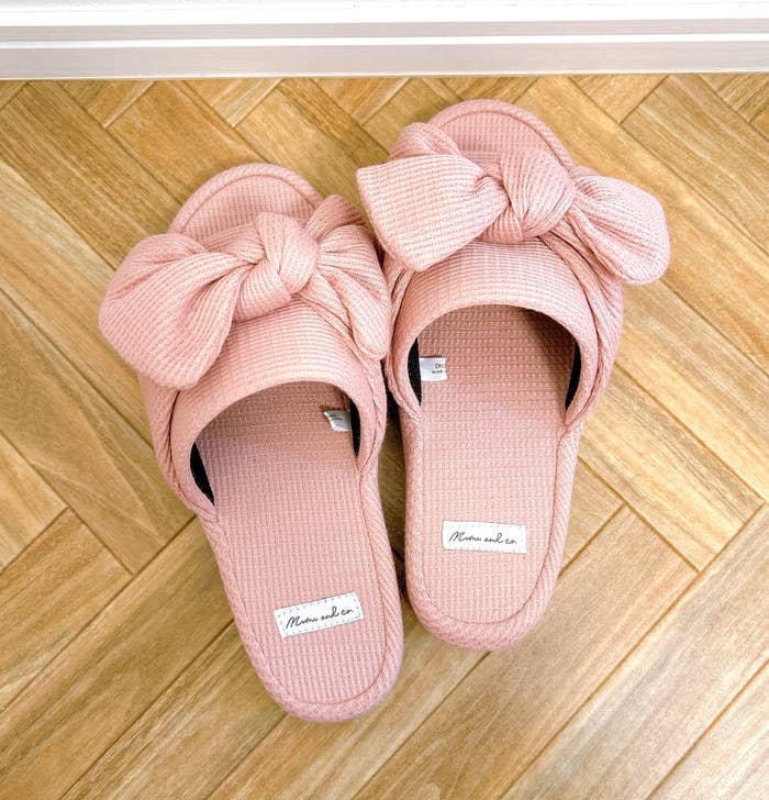 しまむらのおすすめスリッパ「リボンデザインスリッパ(MUMU)」
