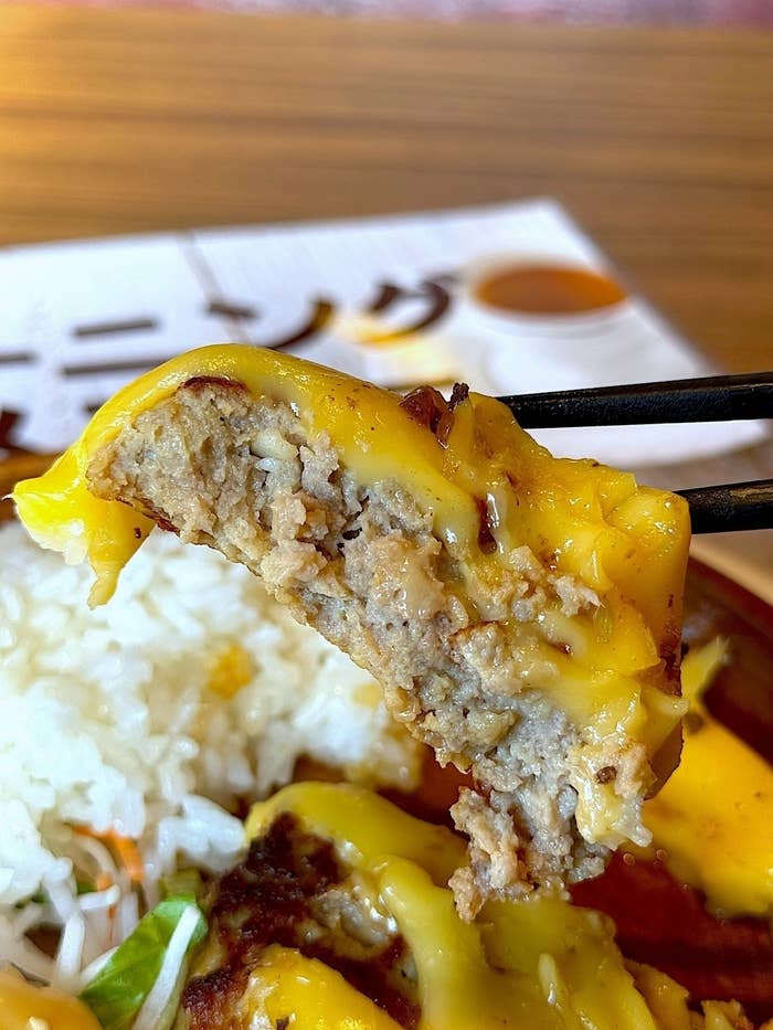 びっくりドンキーのモーニングメニュー「ミニマムチーズバーグディッシュセット」