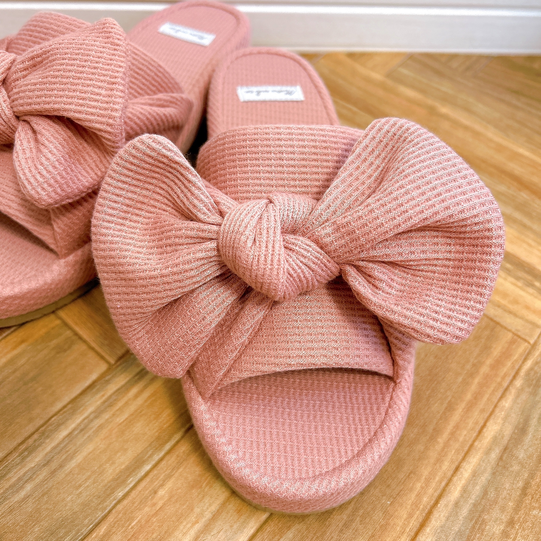 しまむらのおすすめスリッパ「リボンデザインスリッパ(MUMU)」