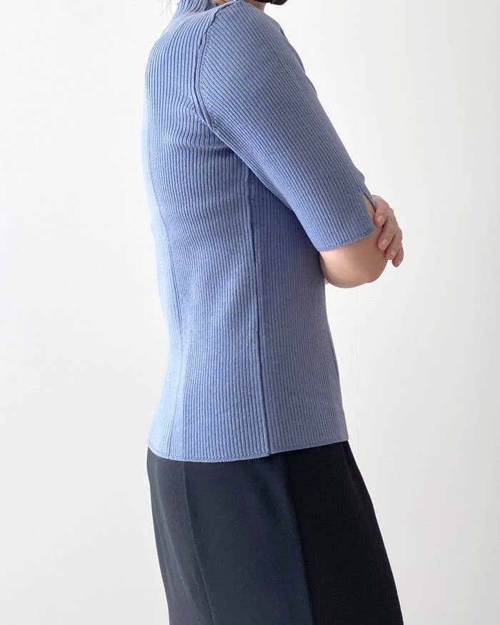 GUのおすすめファッションアイテム「リブミニハイネックセーター(5分袖)Z」