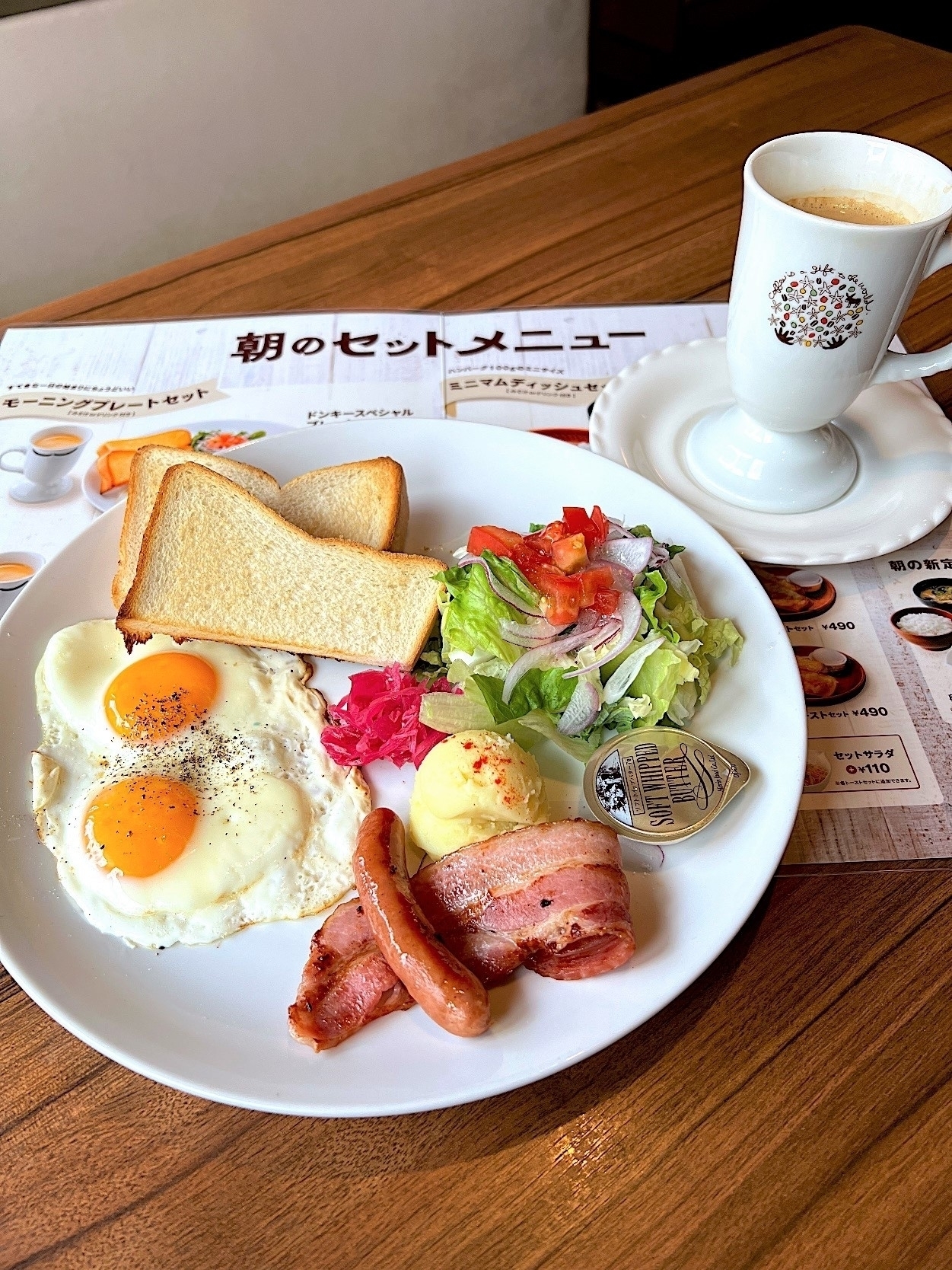 びっくりドンキーのモーニングメニュー「ドンキースペシャルブレックファスト(目玉焼き)」