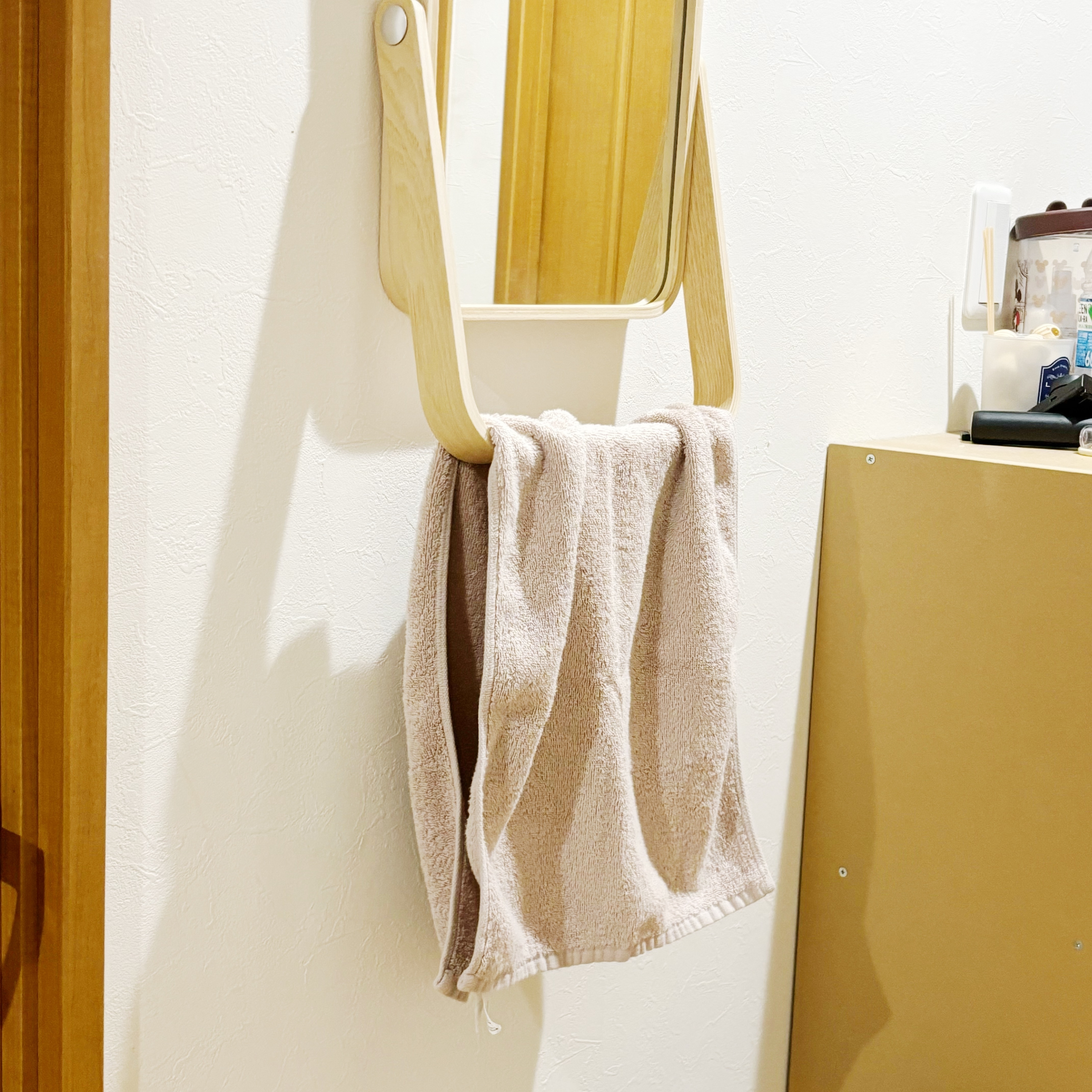 IKEA(イケア)のオススメのミラー「IKORNNES イコルネス テーブルミラー」