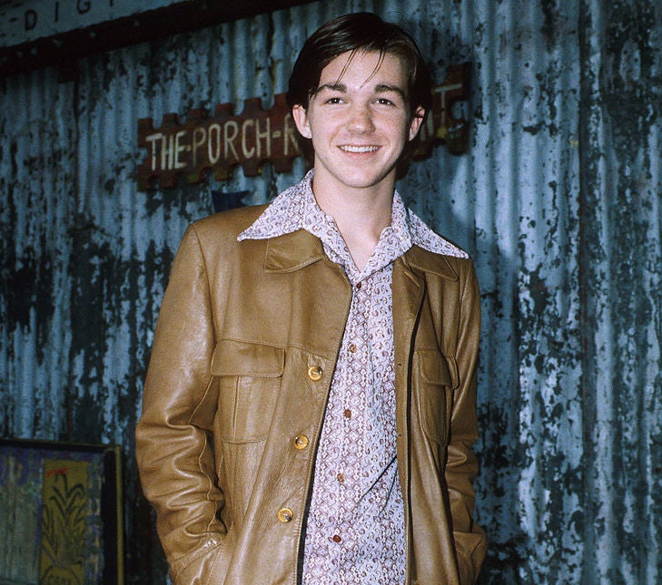 Closeup of a younger Drake Bell at an event