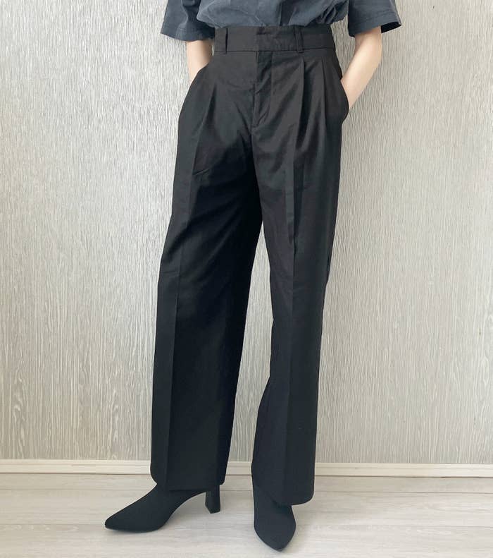 GU（ジーユー）のおすすめボトムス「リネンブレンドタックワイドパンツ（丈標準70.0～74.0cm）」