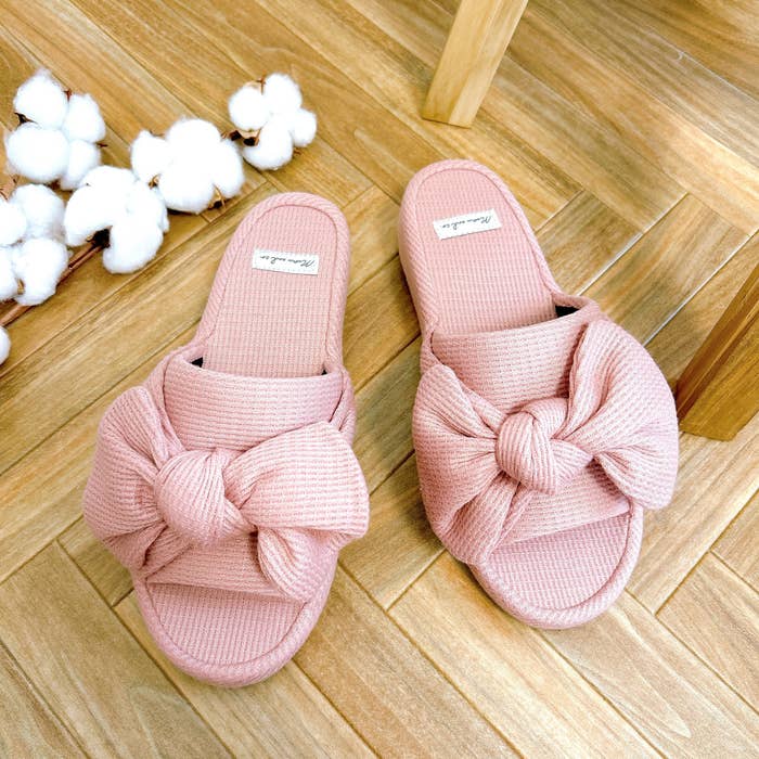 しまむらのおすすめスリッパ「リボンデザインスリッパ（MUMU）」