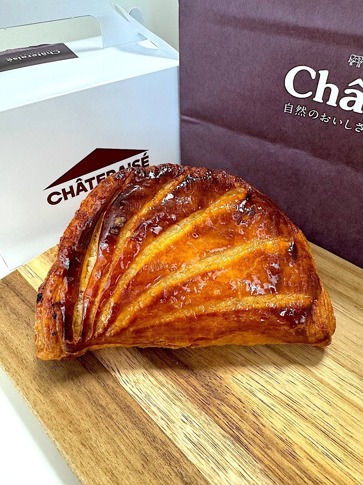 シャトレーゼのオススメスイーツ「プレミアムアップルパイ」