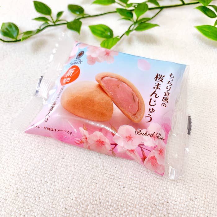 FamilyMart(ファミリーマート)のおすすめのお菓子「もっちり食感の桜まんじゅう」