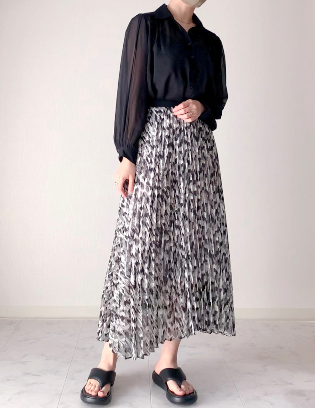 UNIQLO : Cのおすすめアイテム「シアーボリュームブラウス(長袖)」