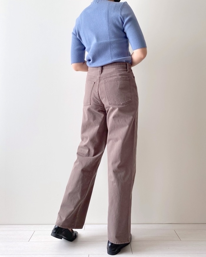 ユニクロのおすすめカラージーンズ「ハイウエストストレートカラージーンズ」