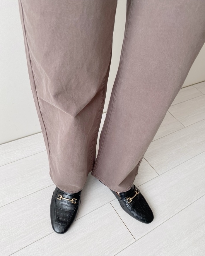 ユニクロのおすすめカラージーンズ「ハイウエストストレートカラージーンズ」