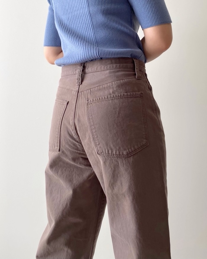 ユニクロのおすすめカラージーンズ「ハイウエストストレートカラージーンズ」