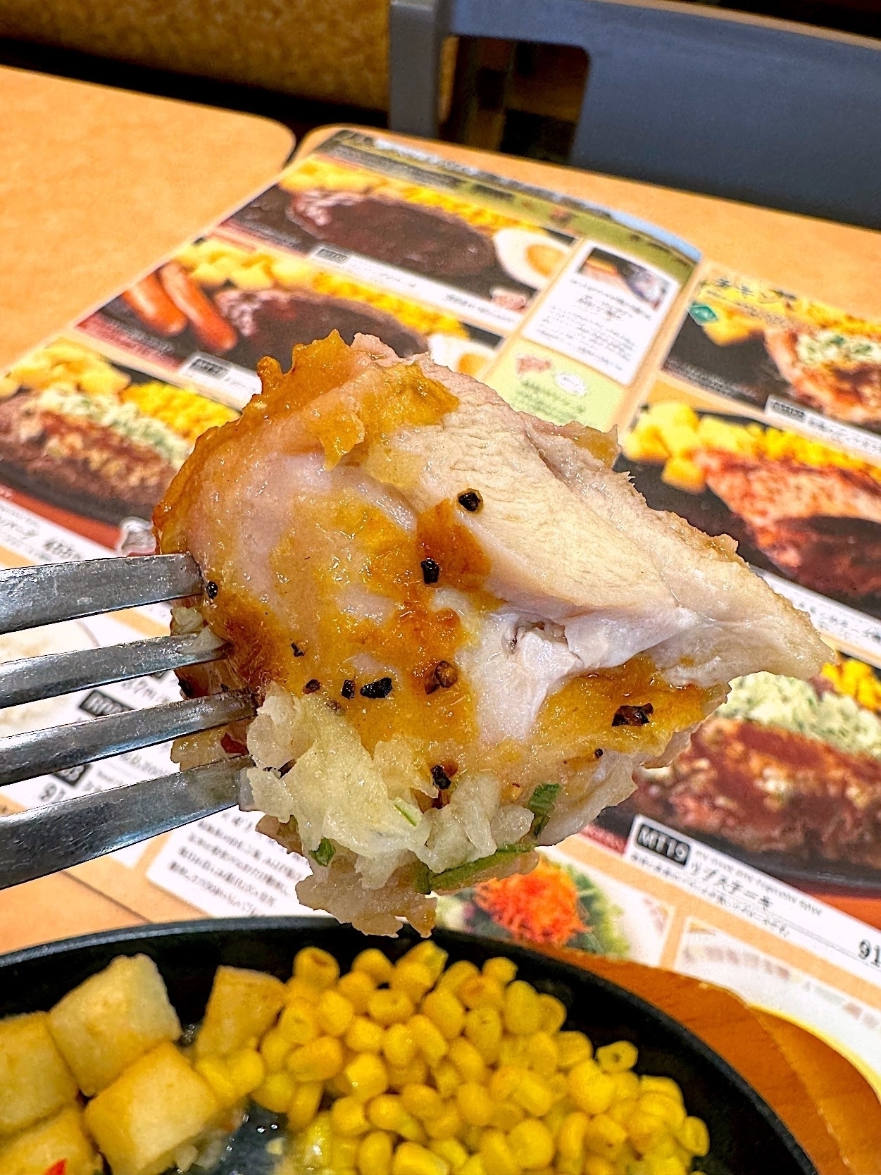 サイゼリヤのオススメのメニュー「若鶏のディアボラ風」