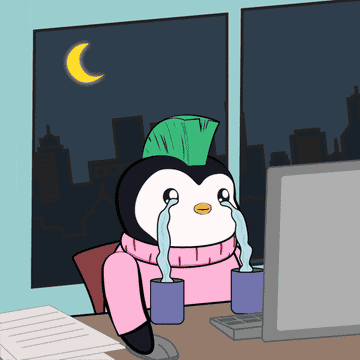 Personaje animado trabajando en una computadora de noche, aparentemente cansado o estresado
