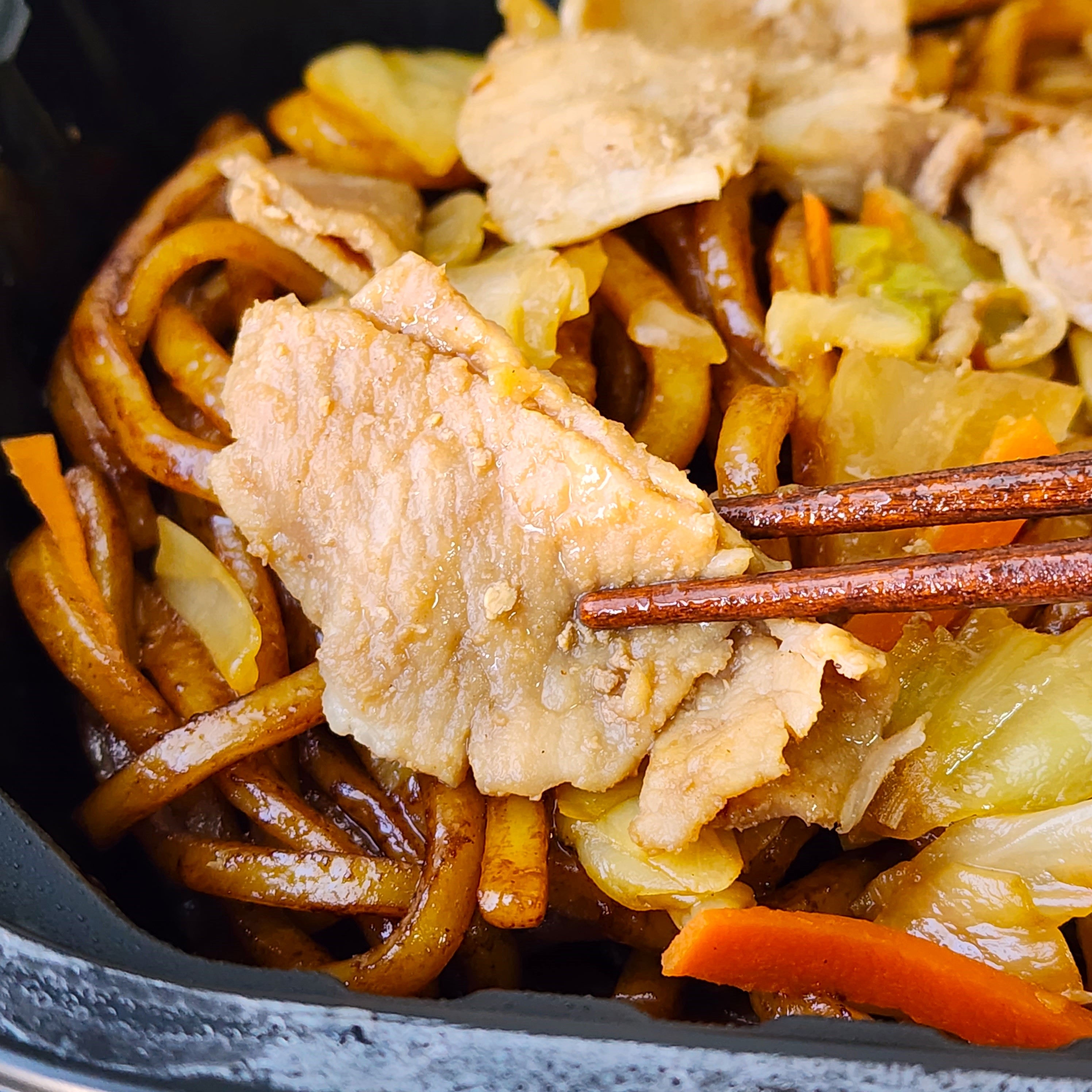 Family Mart（ファミリーマート）のおすすめ冷凍食品「特製ダブルソースのもっちり太麺焼きそば」