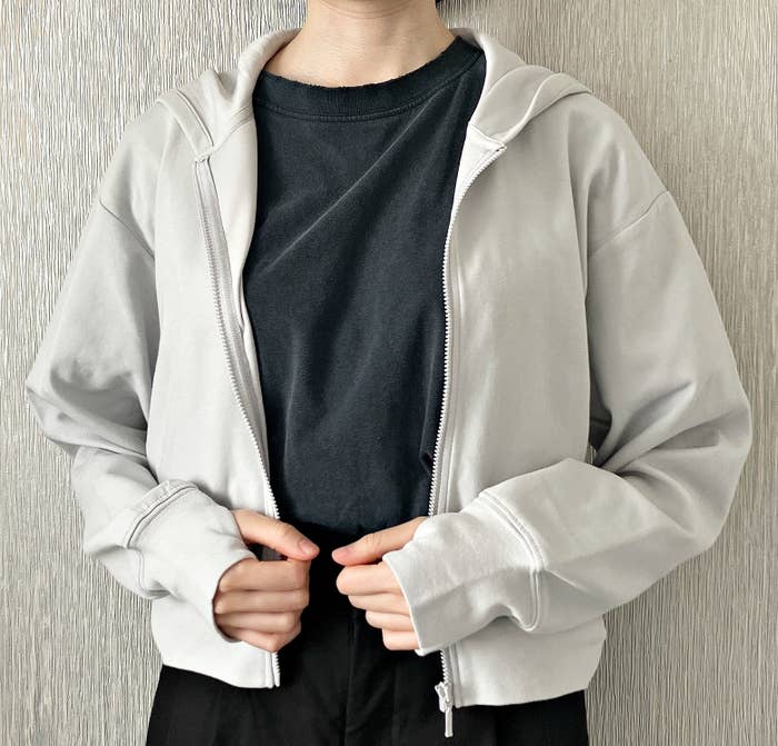 GU(ジーユー)のおすすめパーカー「UVカットドライフルジップパーカ(長袖)GA」