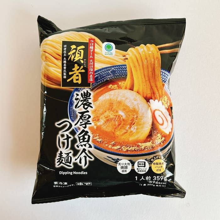 FamilyMart(ファミリーマート)のおすすめ冷凍食品「頑者監修 濃厚魚介つけ麺」