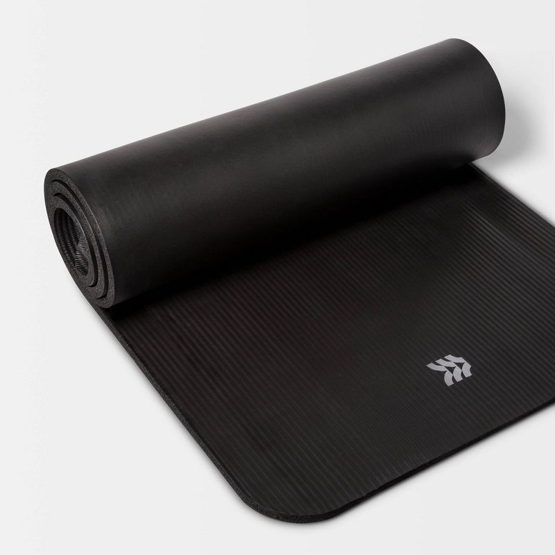 The black yoga mat