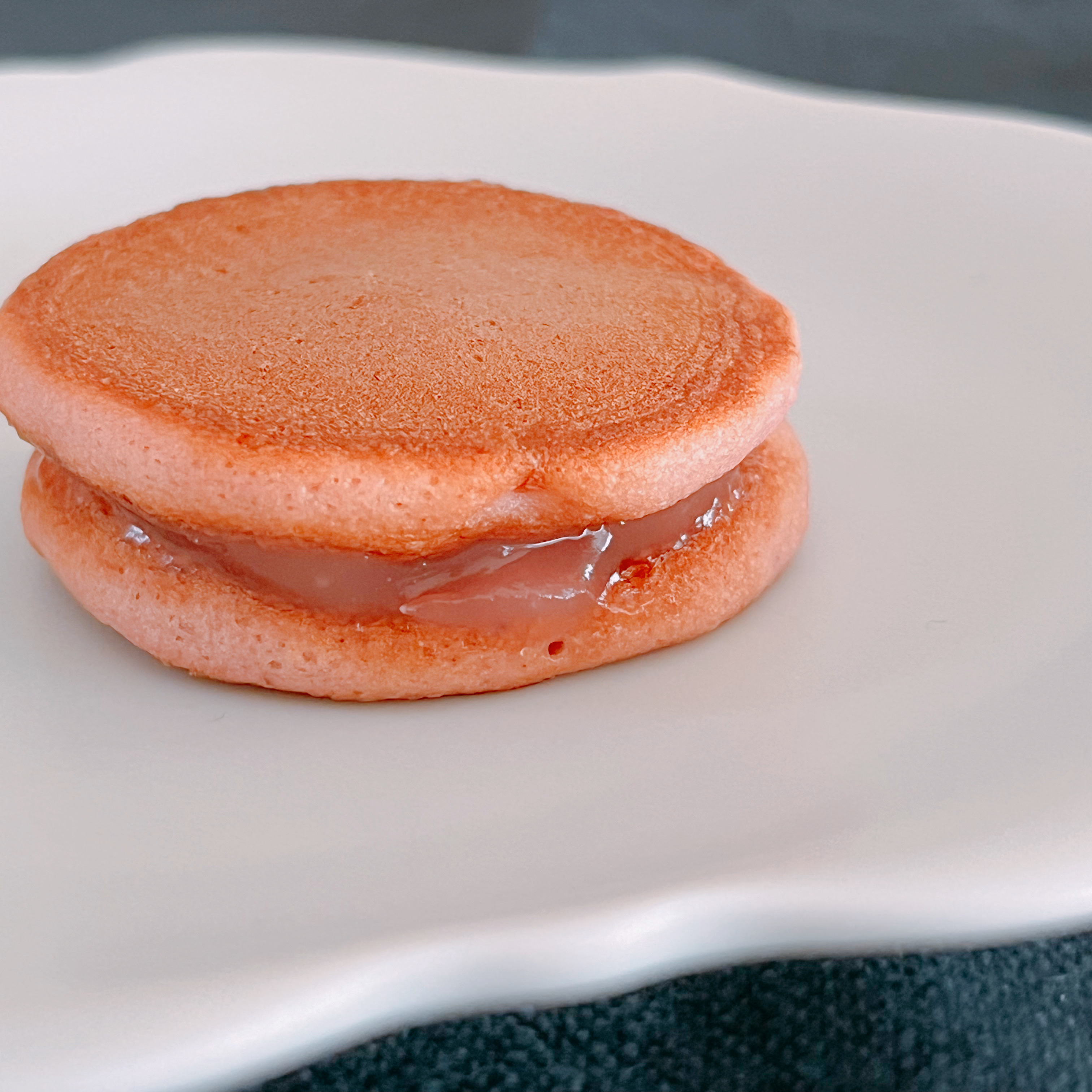 LAWSON（ローソン）のオススメスイーツ「しっとりさくらミルクどら焼き」