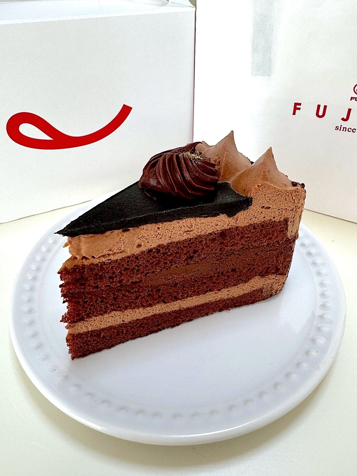 不二家のおすすめケーキ「プレミアムチョコ生ケーキ」