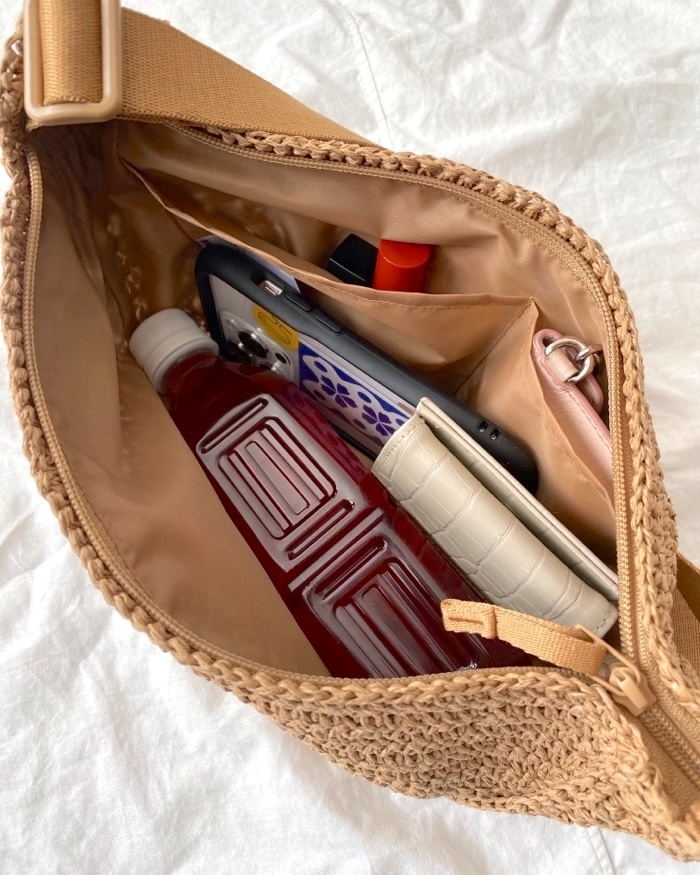 ユニクロのおすすめファッションアイテム「ラウンドミニクロシェバッグ」