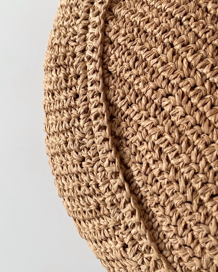 ユニクロのおすすめファッションアイテム「ラウンドミニクロシェバッグ」