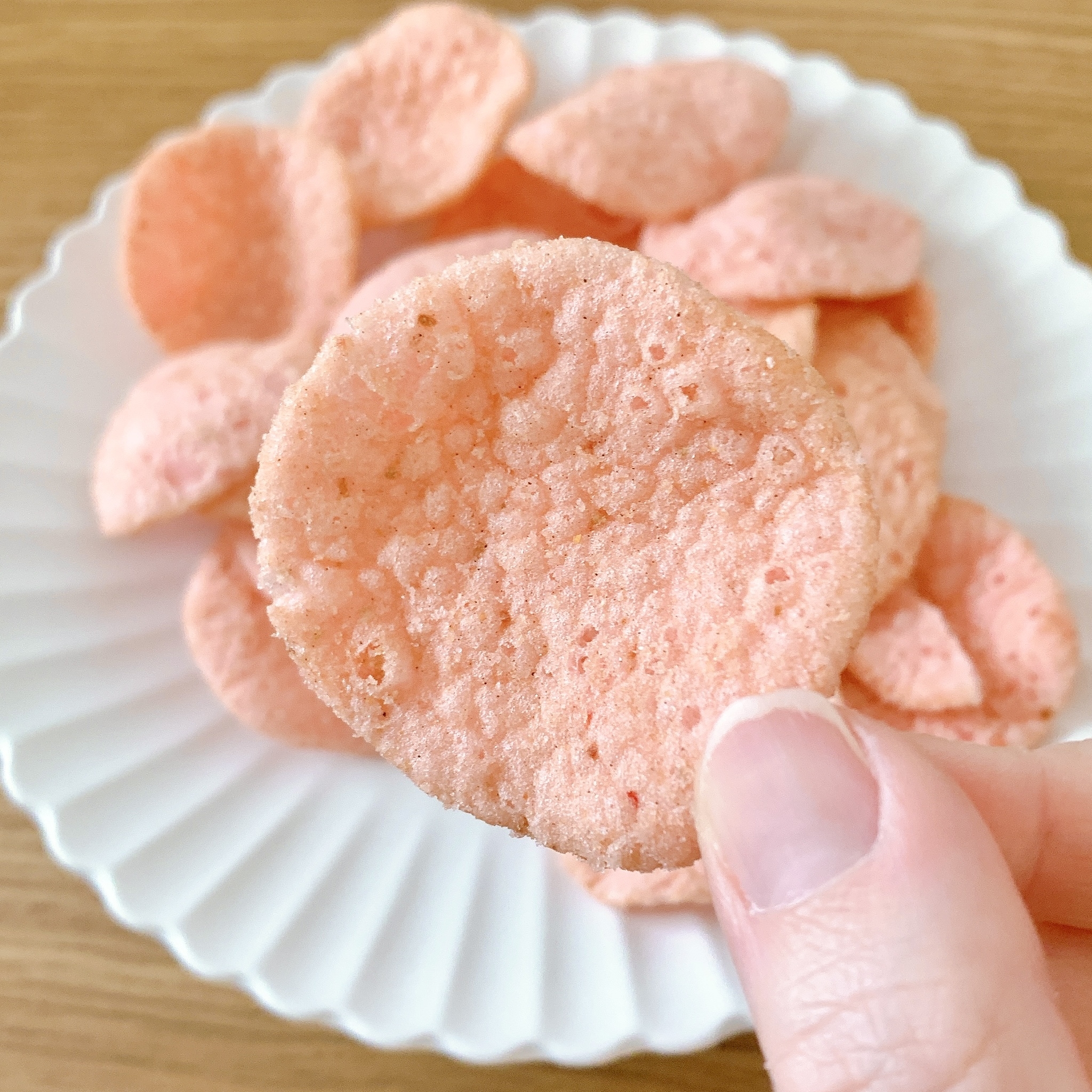 FamilyMart（ファミリーマート）のおすすめのお菓子「追い掛けマシマシ紅ショウガせんべい」