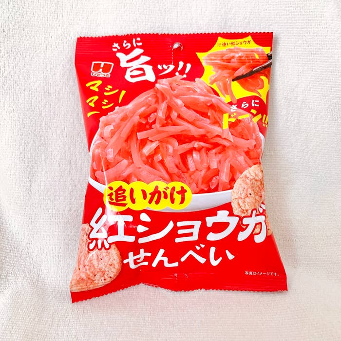 FamilyMart（ファミリーマート）のおすすめのお菓子「追い掛けマシマシ紅ショウガせんべい」