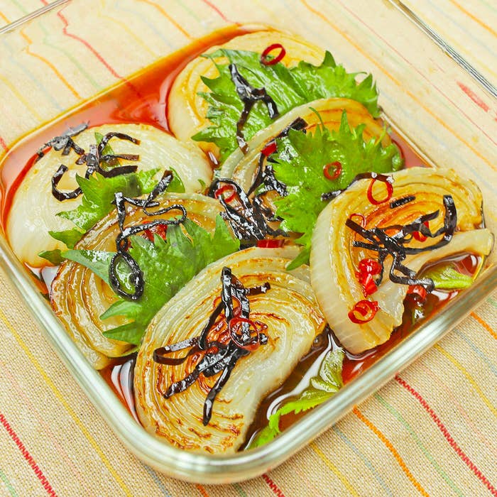 料理が盛り付けられた皿。