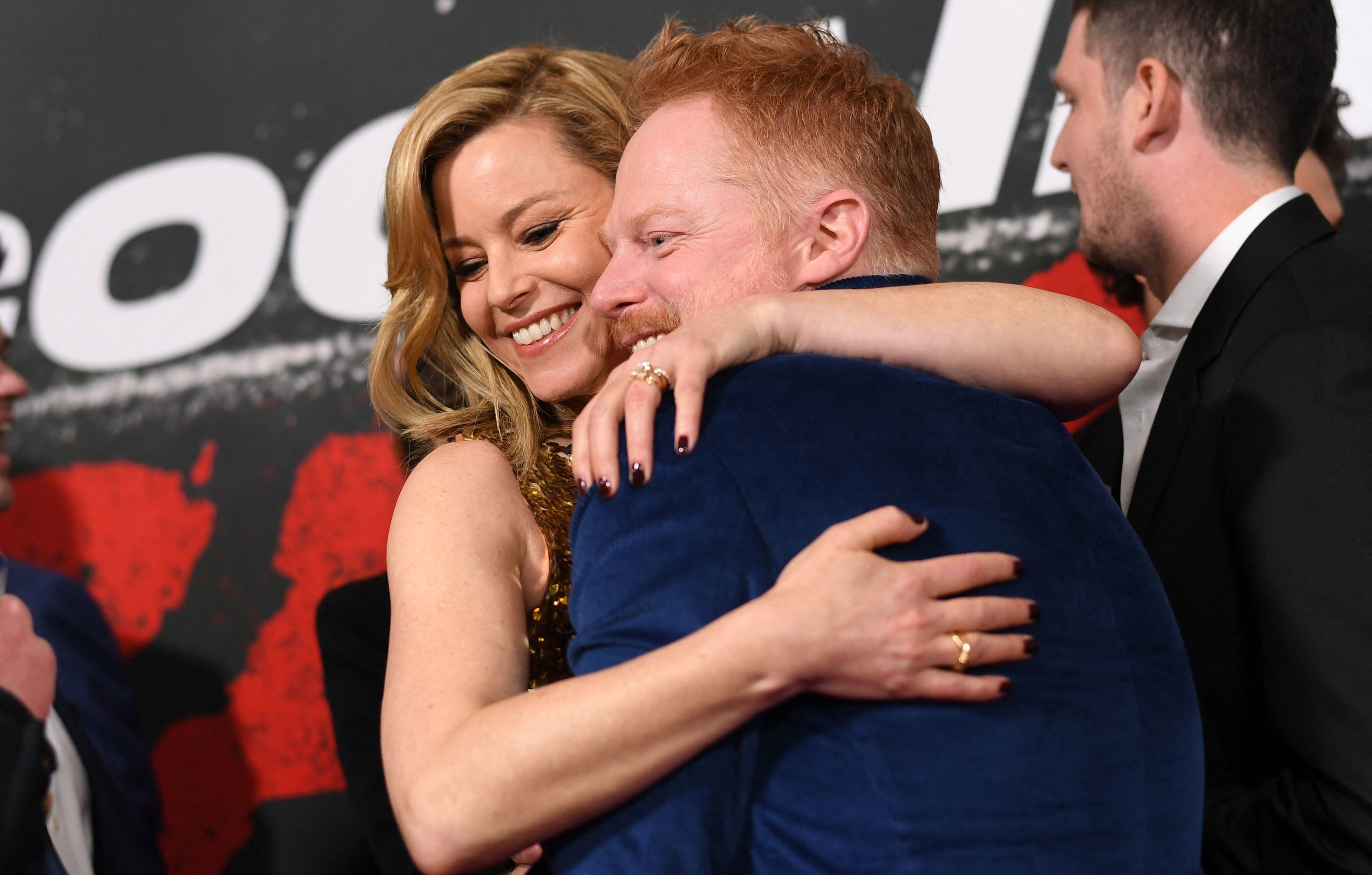 Elizabeth and Jesse hugging at the Cocaine Bear premiere