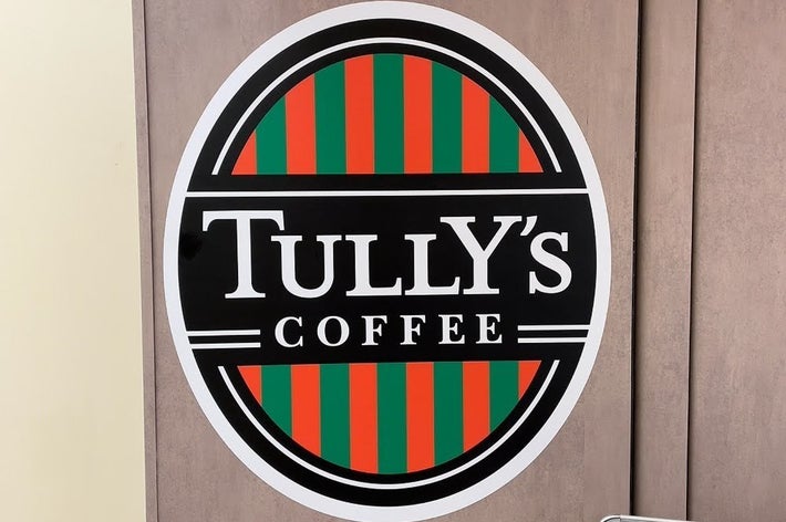 タリーズコーヒーのロゴマークが掲示されている。