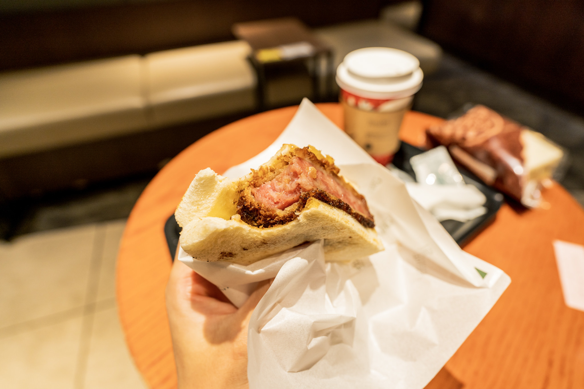 Tully's Coffee(タリーズコーヒー)の「極厚ハムカツサンド」