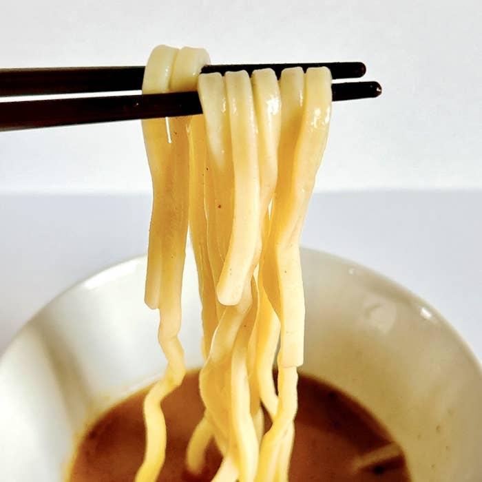 FamilyMart(ファミリーマート)のおすすめ冷凍食品「頑者監修 濃厚魚介つけ麺」