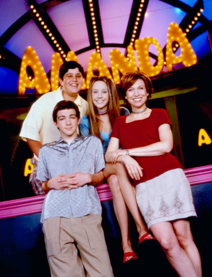 &quot;The cast of &#x27;The Amanda Show&#x27; poses together, featuring Amanda Bynes and co-stars in casual attire.&quot;