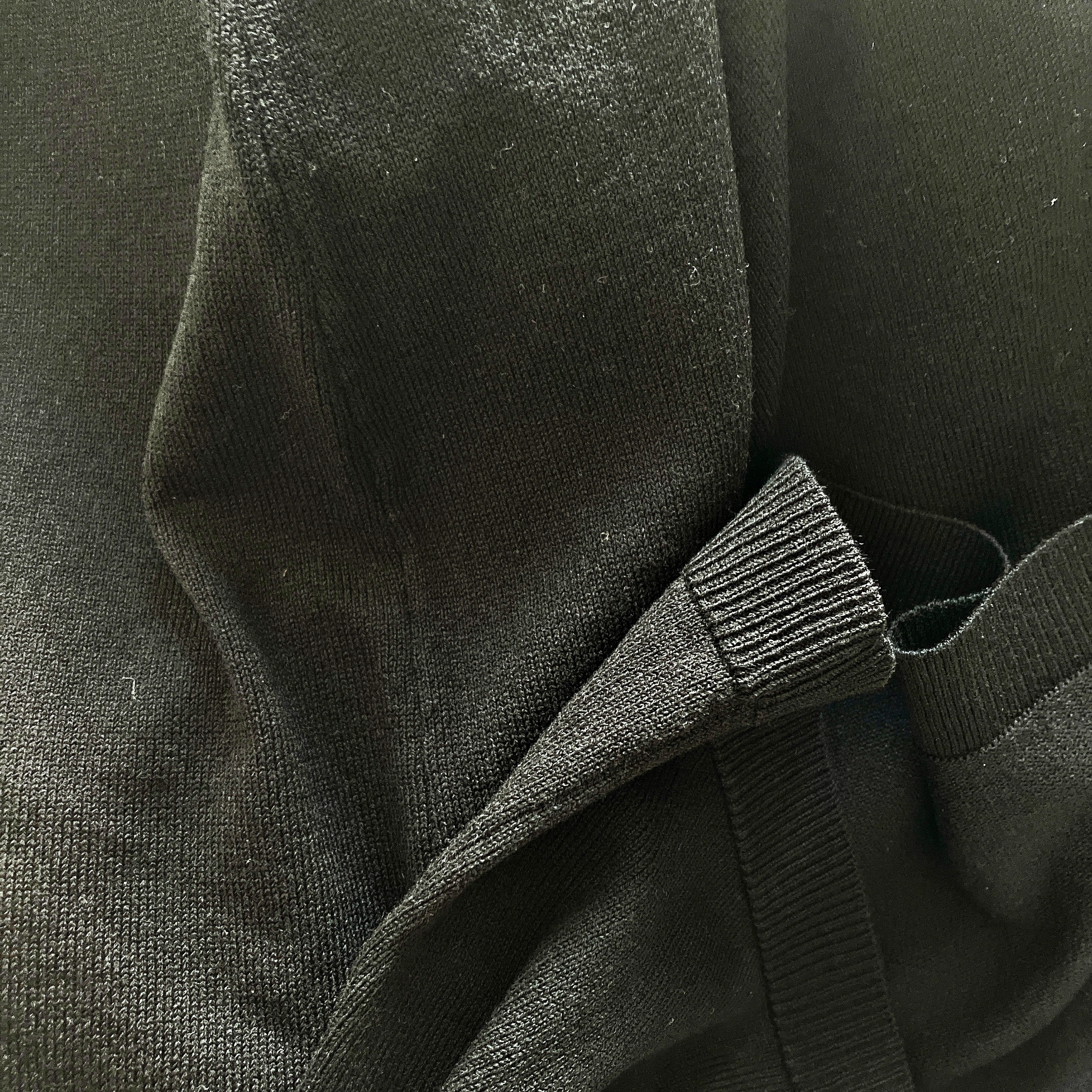 GU(ジーユー)のおすすめワンピース「2ピースニットキャミソールワンピース」