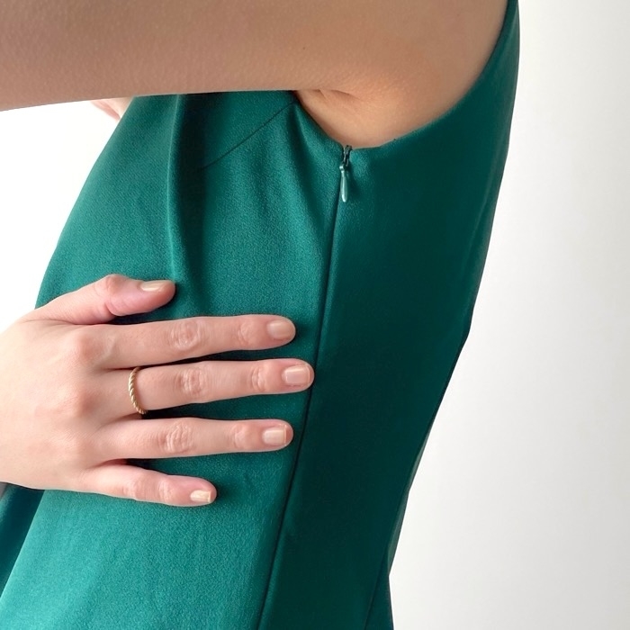 ユニクロのおすすめアイテム「クレープジャージーワンピース（ノースリーブ）」