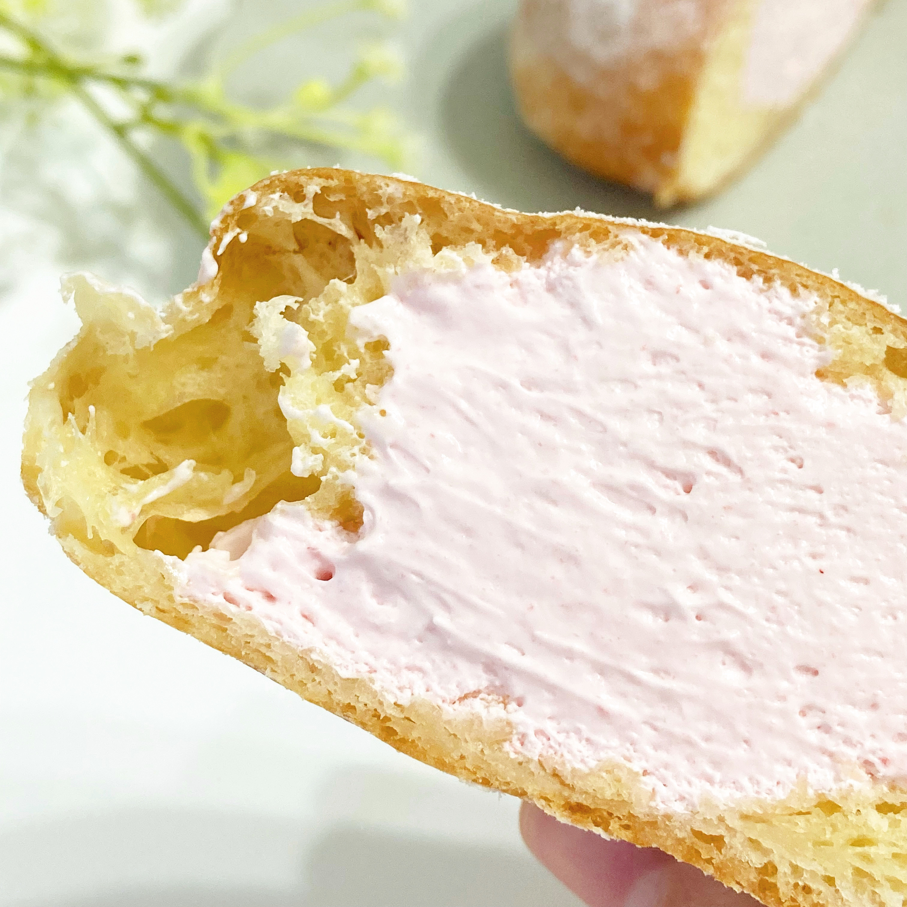 FamilyMart(ファミリーマート)の新商品「生ドーナツ(いちごみるくホイップ)」