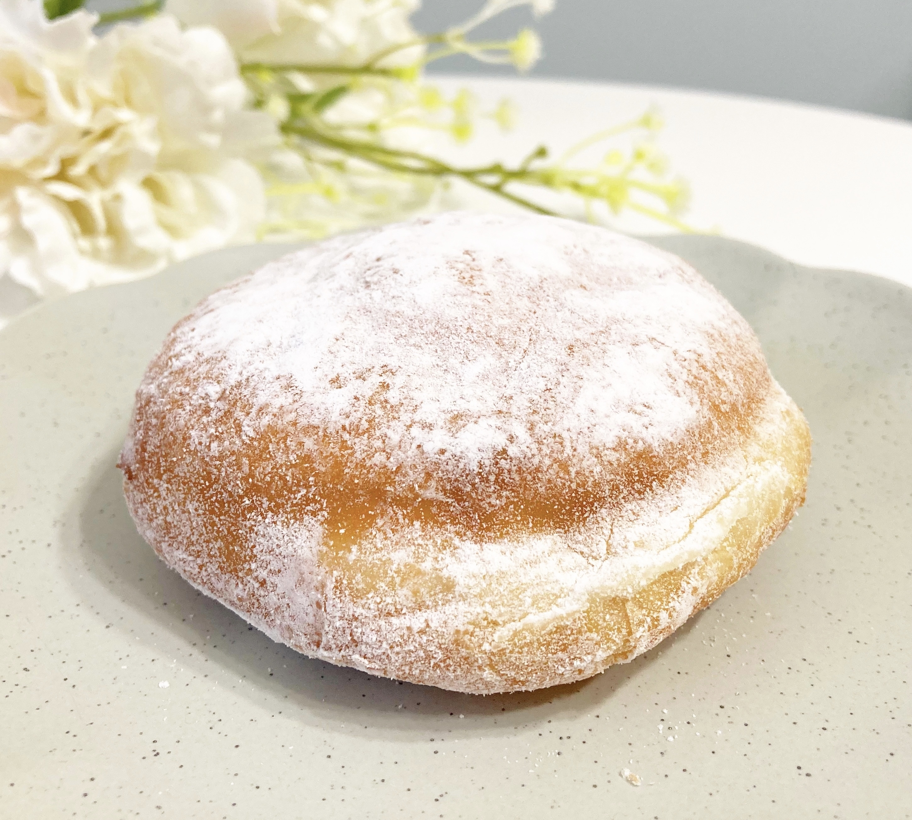 FamilyMart(ファミリーマート)の新商品「生ドーナツ(いちごみるくホイップ)」