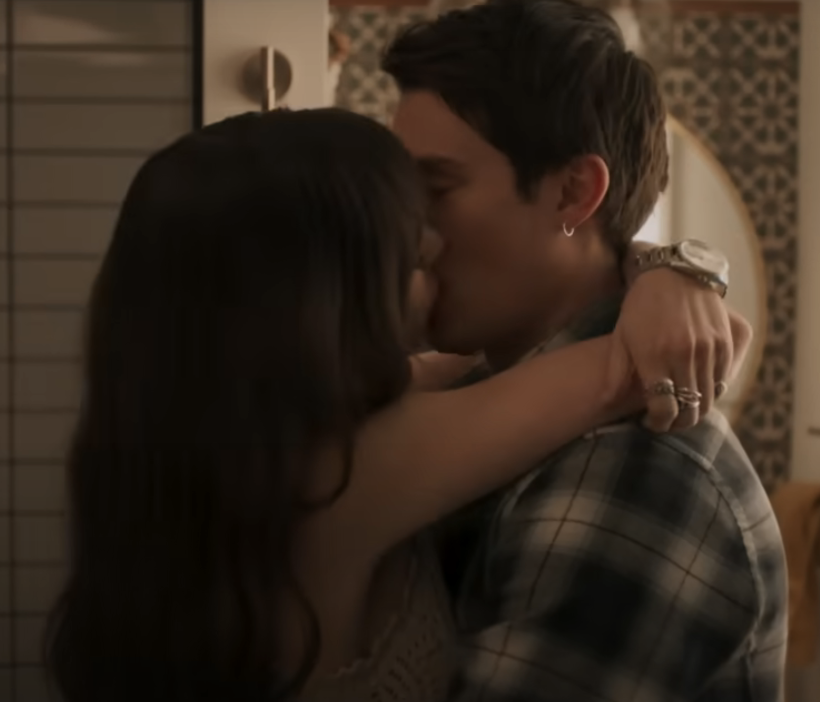 Anne Hathaway and Nicholas Galitzine kissing in a scene from in The Idea of You