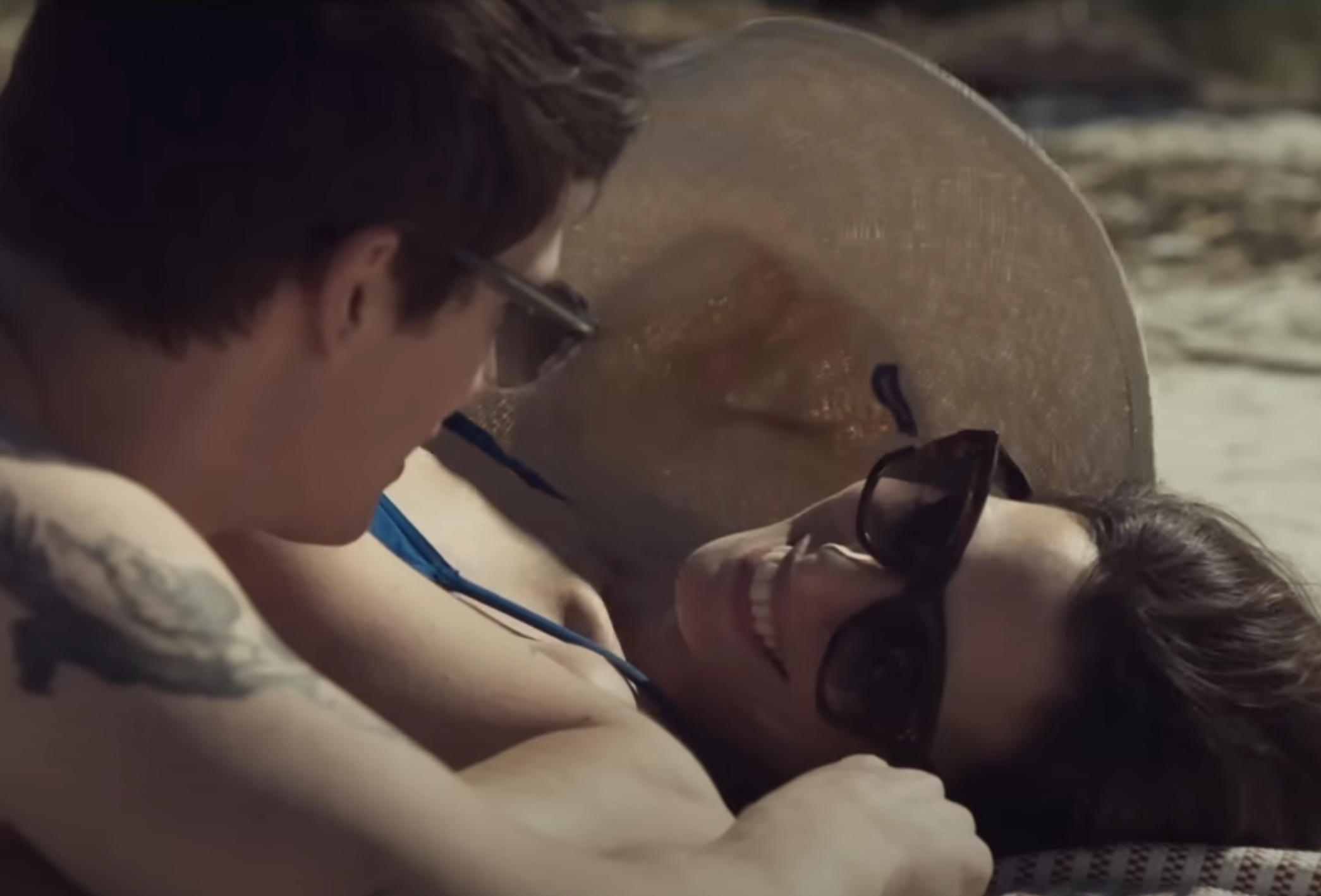 Anne Hathaway and Nicholas Galitzine on the beach in The Idea of You