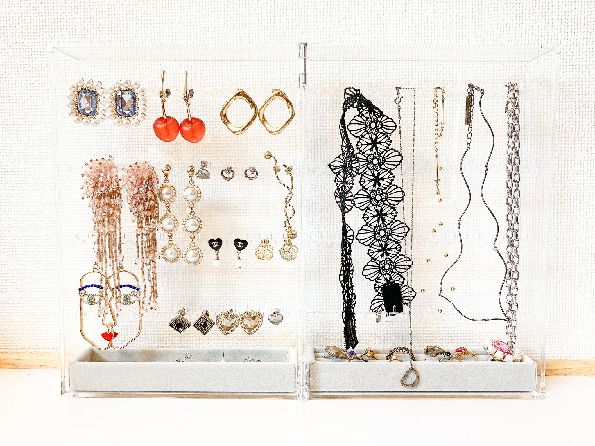 無印良品のオススメの収納アイテム「アクリルネックレス・ピアスケース・見開きタイプ」