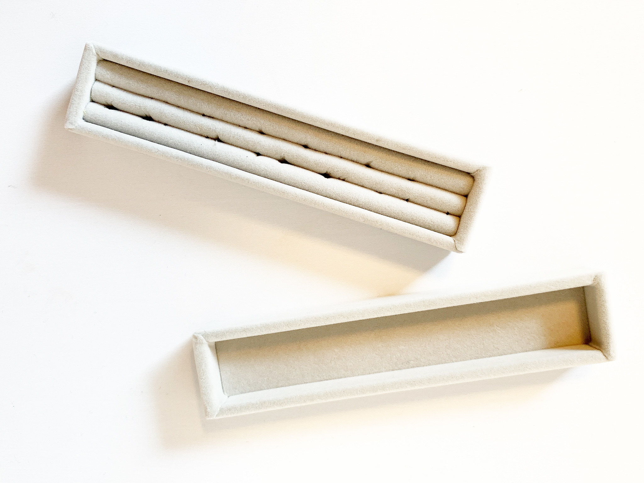 無印良品のオススメの収納アイテム「アクリルネックレス・ピアスケース・見開きタイプ」