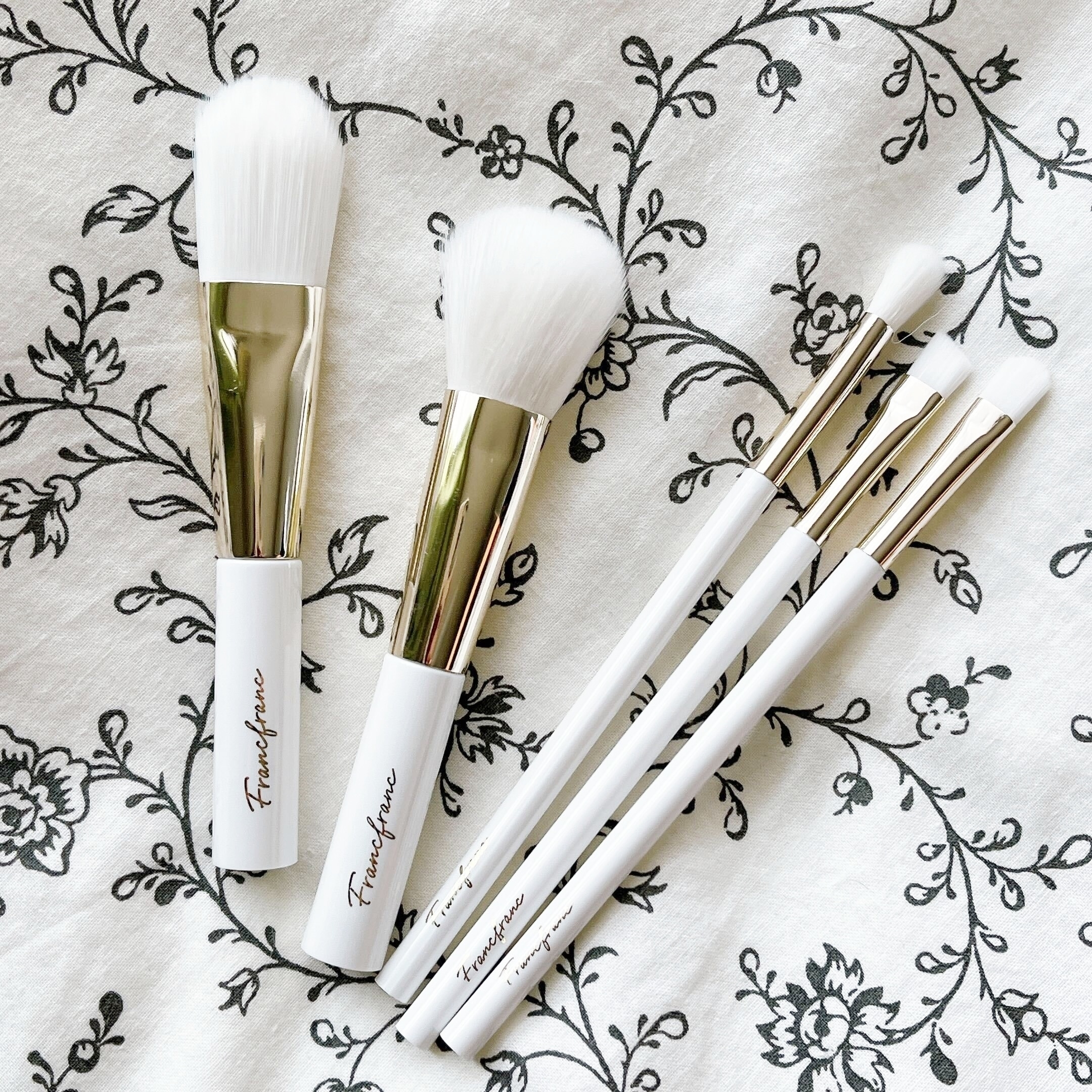 Francfranc(フランフラン)のおすすめのメイクグッズ「ラミラLEDミラー メイクブラシセット ホワイト」