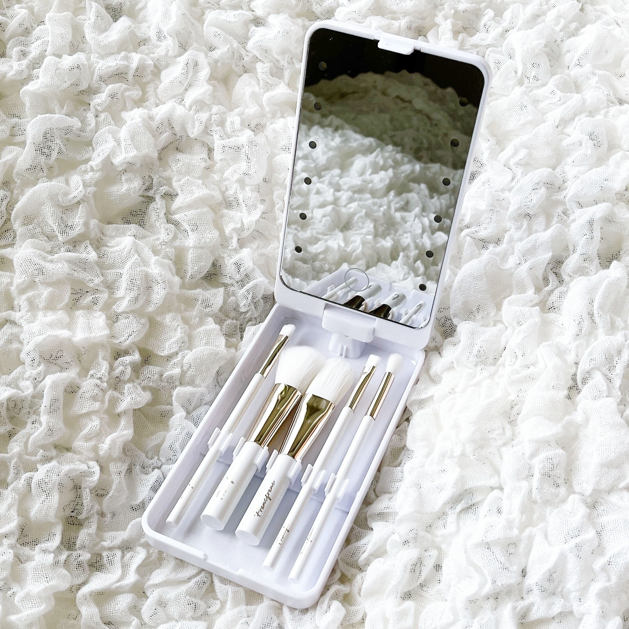 Francfranc(フランフラン)のおすすめのメイクグッズ「ラミラLEDミラー メイクブラシセット ホワイト」