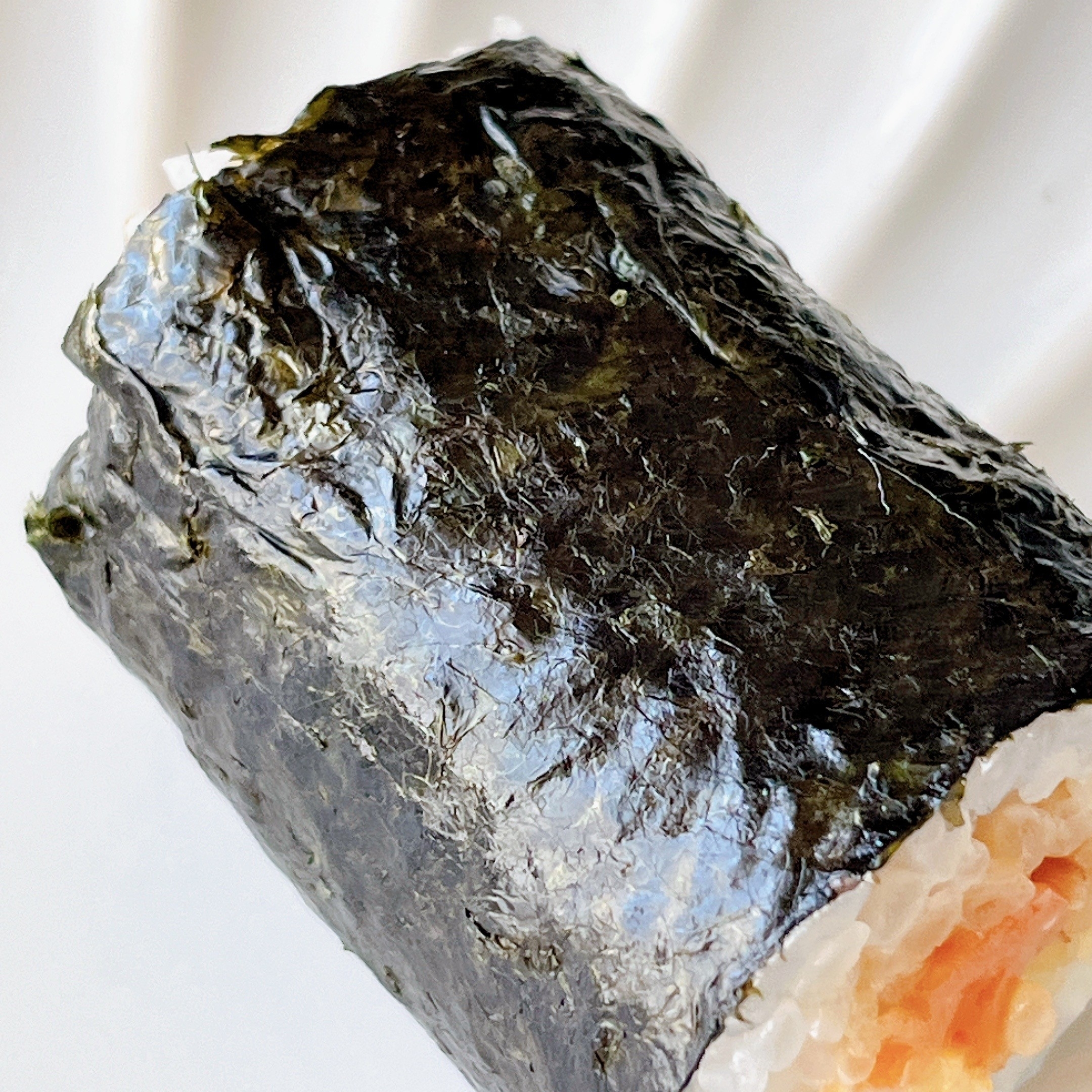 セブンイレブンのオススメのフード「手巻寿司 サーモンといくら巻」