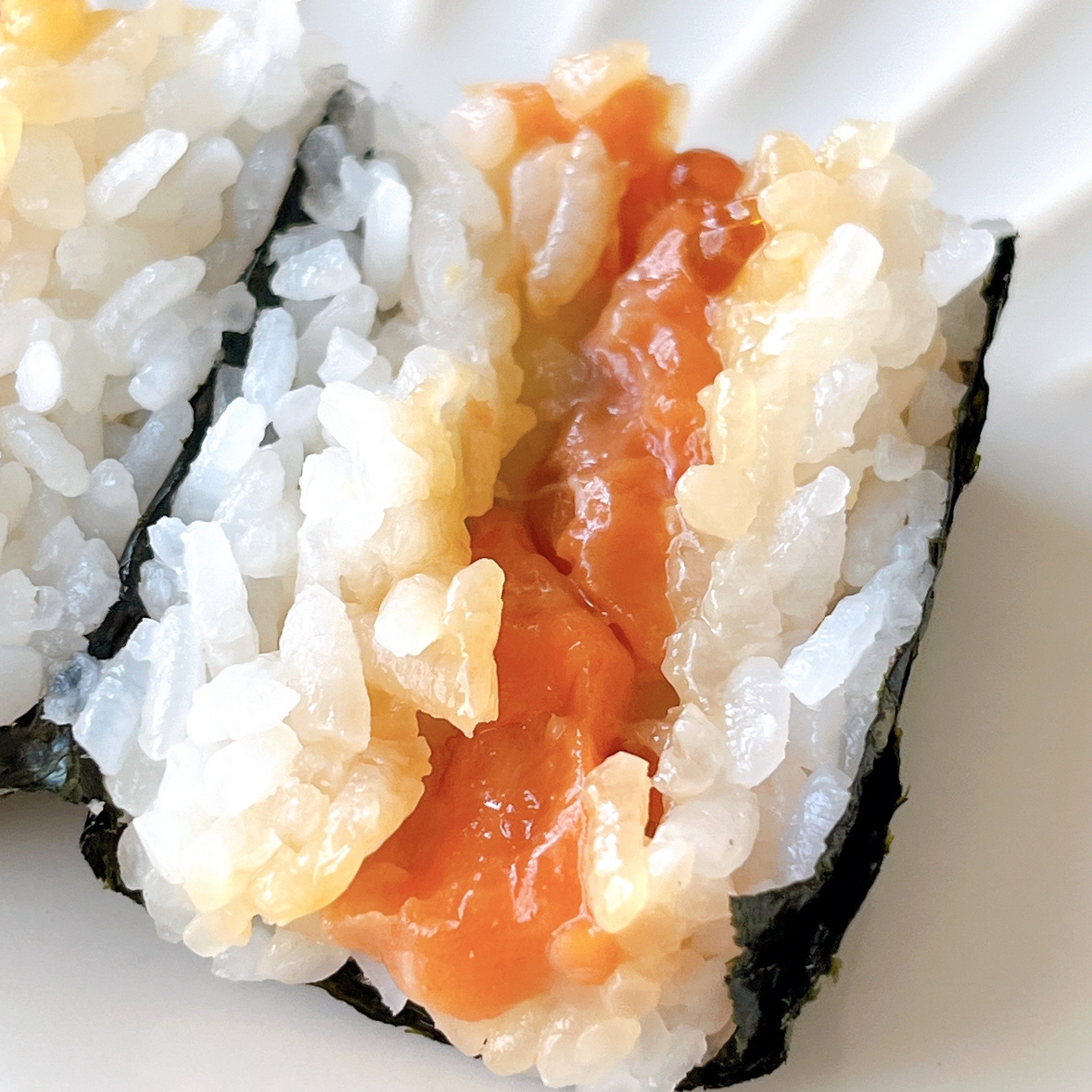 セブンイレブンのオススメのフード「手巻寿司 サーモンといくら巻」