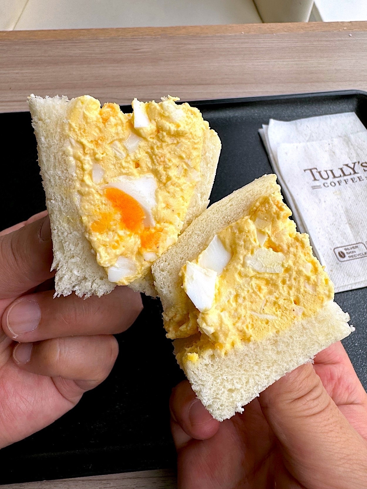 タリーズのおすすめメニュー「たっぷりタマゴサンド」